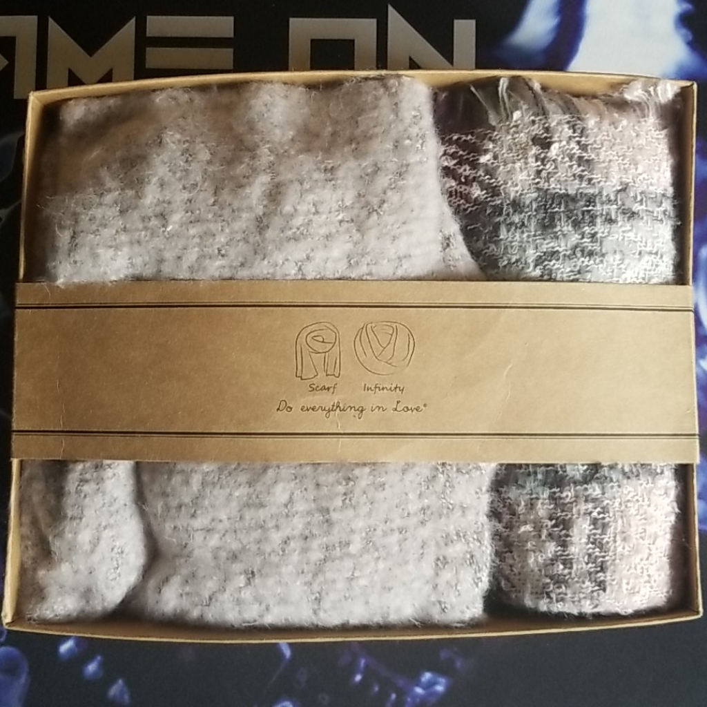 Scarf Set.